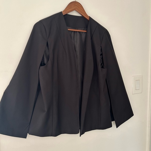 Elegant Black Women's Cape - Picture 7 of 9